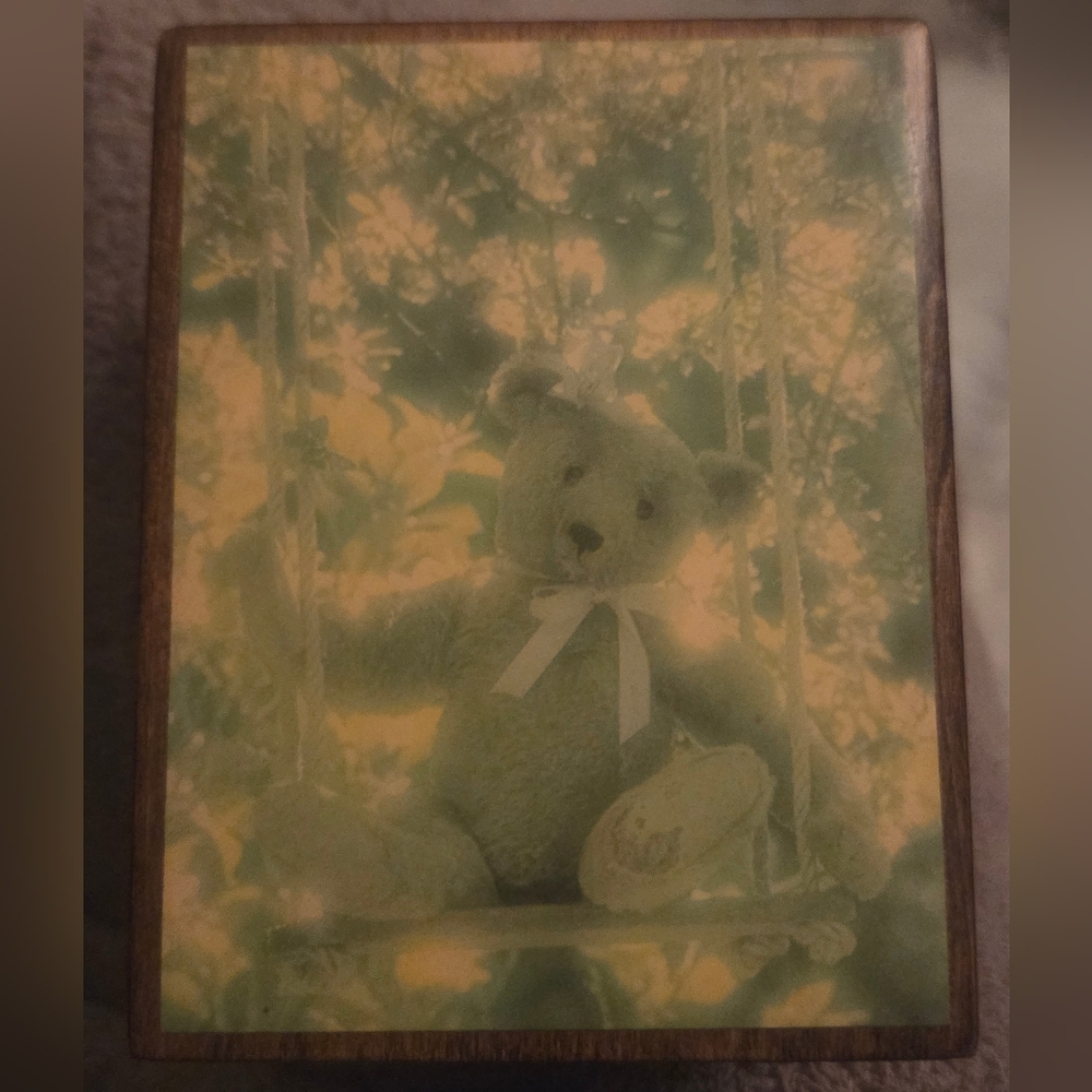 RARE VINTAGE Rouge TEDDY BEAR Wooden Music Box with  Label